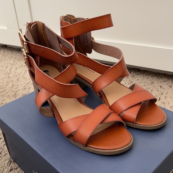 Strap Sandals - Picture 2 of 6